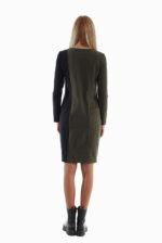 Stilinga trikotažinė suknelė su atsegamu skirtuku apačioje