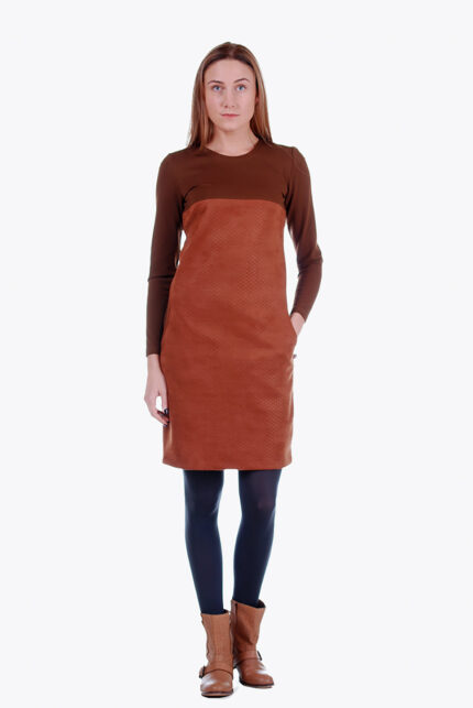 tiesaus silueto trikotažo suknelė su kišenėmis