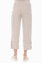 Šviesios moteriškos lininės kelnės, pusilgės, su elastingu juosmeniu