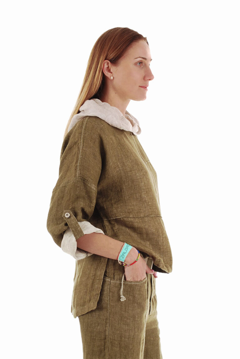 Moteriškas lininis bliuzonas su gobtuvu, reguliuojamo ilgio rankovėmis