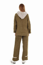 Moteriškas lininis bliuzonas su kitos spalvos gobtuvu, ilgomis rankovėmis - nugara