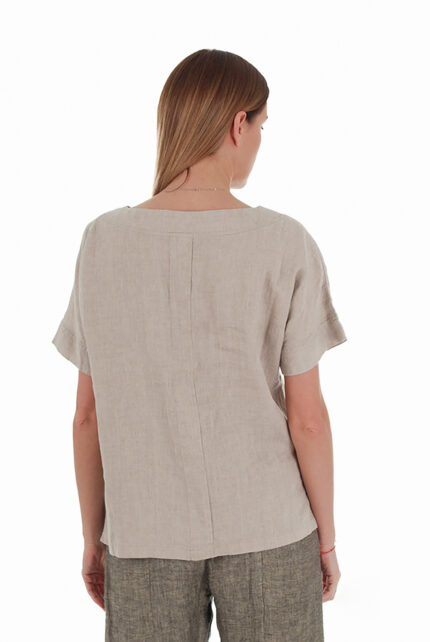 Laisva lininė palaidinė plačiomis rankovėmis iš nugaros