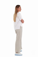 Šviesios Laisvos lininės kelnės moterims: iš šono