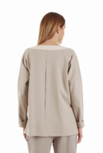 Stilingas smėlinis medvilninis laisvalaikio bliuzonas moterims, trumpesnis priekyje, atlenkiamomis rankovėmis