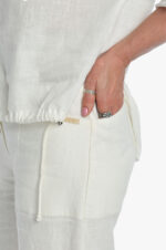 moteriškos laisvo stiliaus baltos, lininės kelnės su kišenėmis, platėjančios