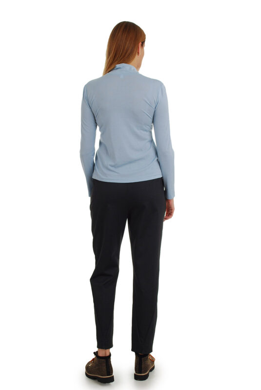 Palaidinė aukštu kaklu - golfas žydras nugara