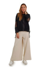 Stilinga juoda palaidinė iš lino ilgomis rankovėmis dekoruota tinkleliu